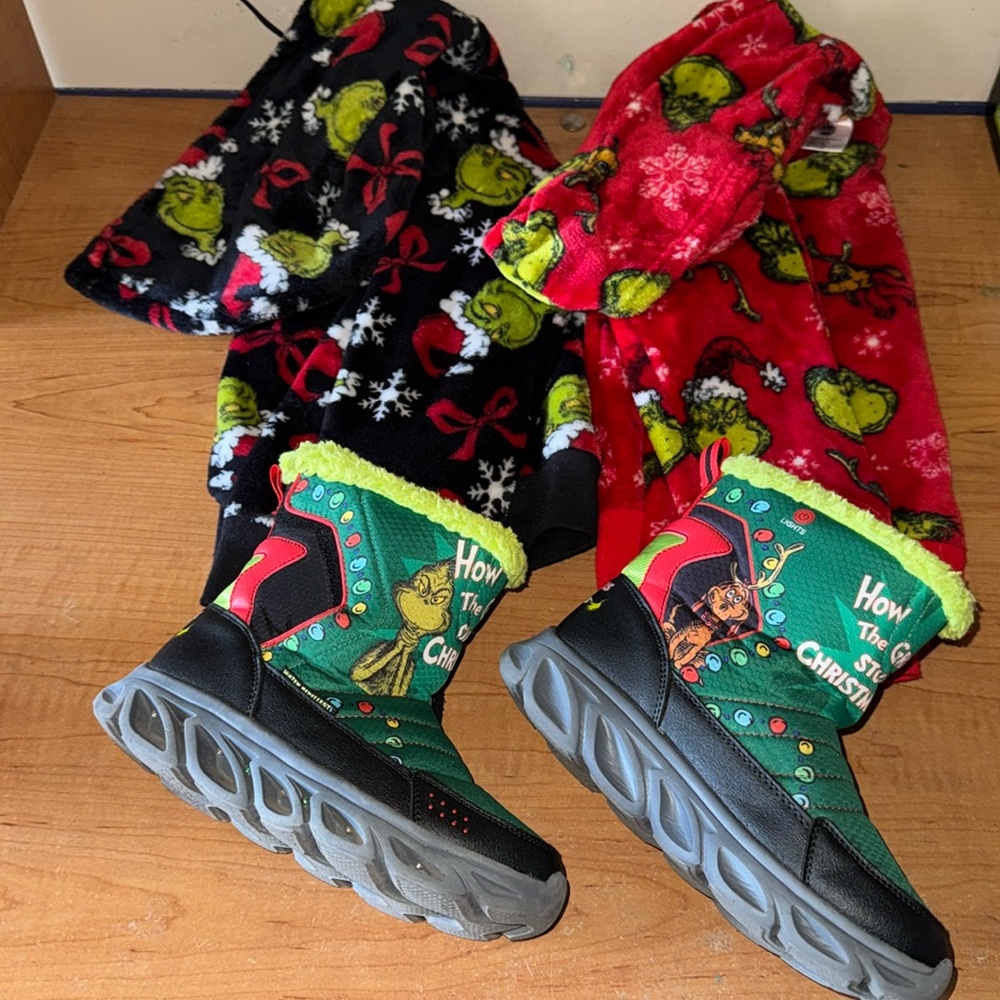 Skechers Green Grinch Kids Winter Boots……. Does not include sweaters (sold)